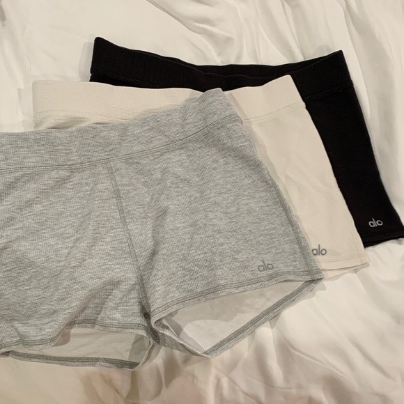 Alo Yoga Shorts Set - Gray, Cream, and Black M - Picture 1 of 5